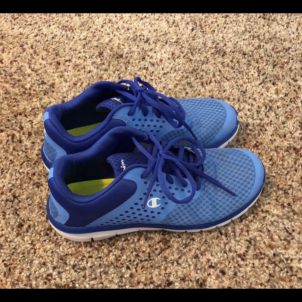 Tennis shoes